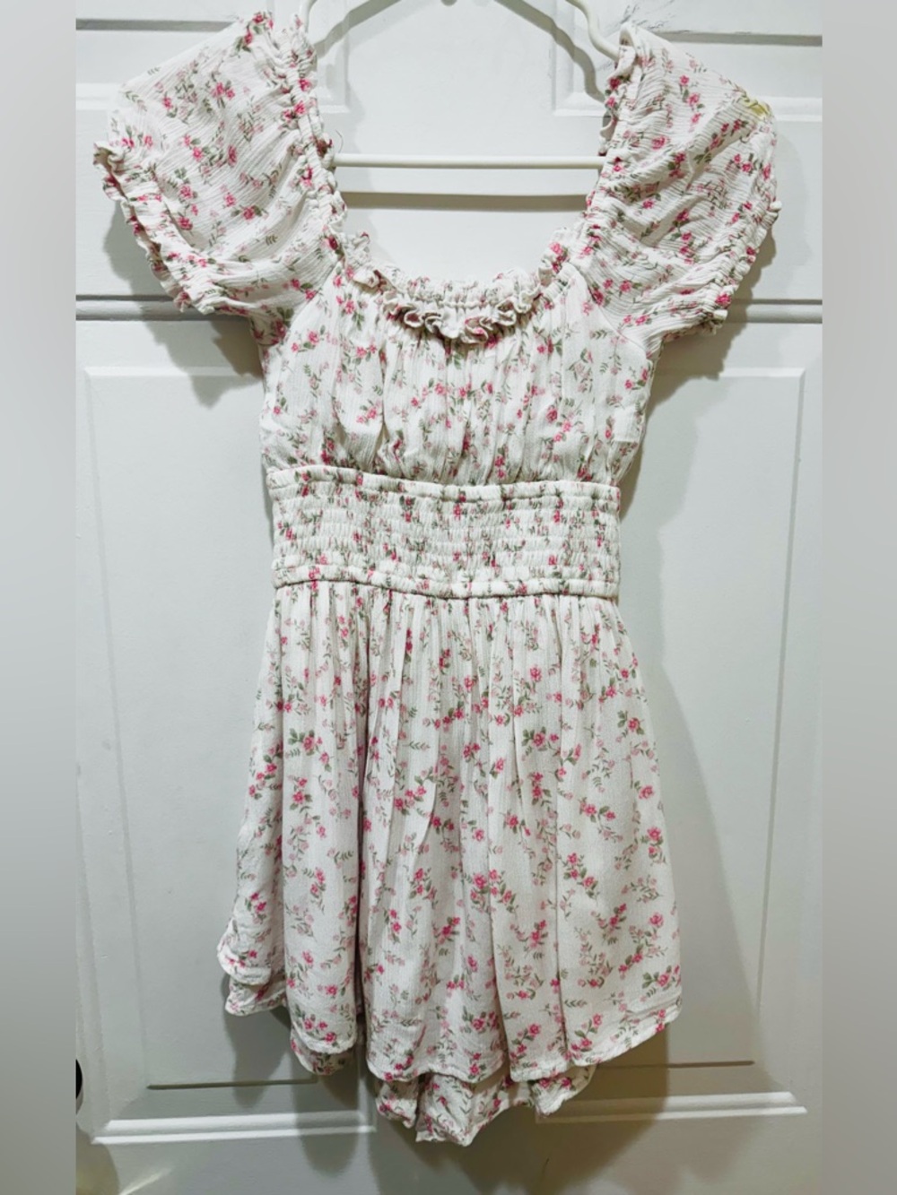 Hollister XS White and Pink Floral Romper